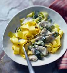 Brokkoli-Gorgonzola-Sauce mit Hähnchen