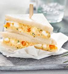 Sandwich mit Ei-Käse-Salat