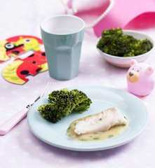 Filet z morszczuka w zielonym sosie z brokułami (dla dzieci)
