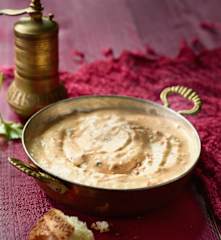 Joghurt-Käsecreme mit getrockneten Tomaten - Kuru Domatesli Haydari