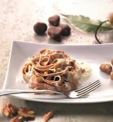 Tagliatelle de harina de castaña al pesto de nueces (sin gluten)