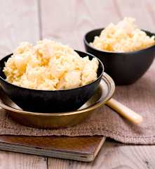 Sałatka curry z kurczakiem i ananasem