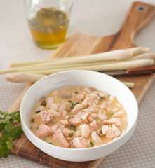 Blanqueta de salmón con judías blancas al aroma de lemon grass