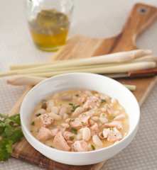 Blanqueta de salmón con judías blancas al aroma de lemon grass