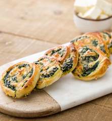 Girelle di sfoglia con spinaci e Feta