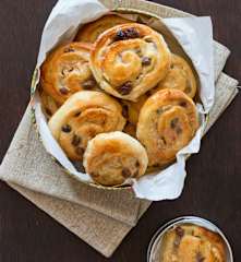 Sultana, apple and custard pastries