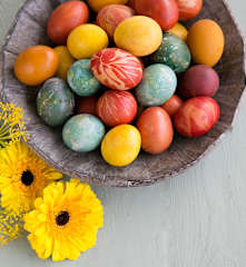 Βάψιμο αυγών με φυσικά χρώματα