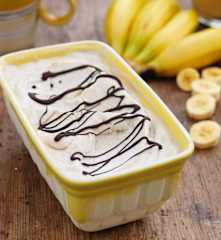 Bananen-Glace mit Erdnussbutter und Schokolade