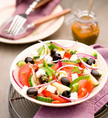 Sałatka grecka z dressingiem z serem feta