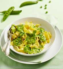 Bandnudeln mit Erbsensauce