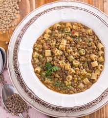 Pasta e lenticchie al pomodoro