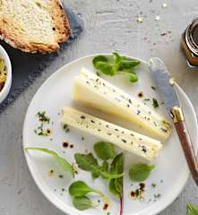 Ossau-iraty, beurre aux algues et salade d'herbes