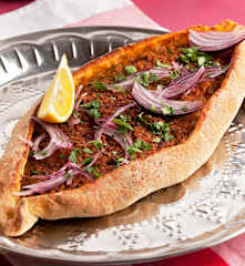 Pizza turca (Lahmacun)
