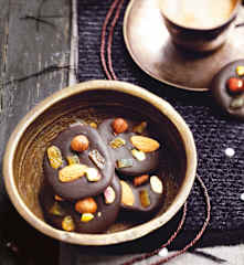 Mendiants au chocolat noir et fruits secs