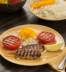 Arroz con azafrán y brocheta kebab (Chelow kabab) - Irán