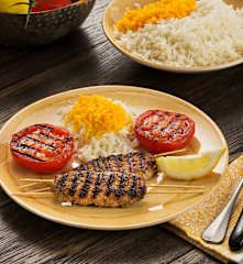 Arroz con azafrán y brocheta kebab (Chelow kabab) - Irán