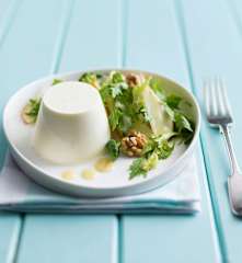 Gorgonzola panna cotta with pear & walnut salad