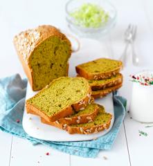 Cake aux orties, pecorino et noisettes