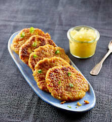 Möhren-Sellerie-Bratlinge mit Apfelkompott