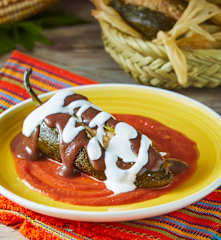 Chiles rellenos de tamal