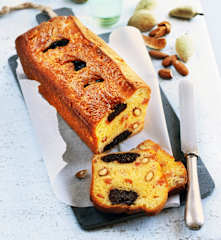 Cake aux lardons, pruneaux et amandes