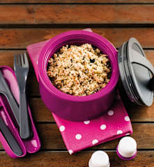 Cuscuz com frango, tomate seco e azeitonas