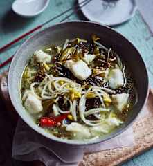 Fisch in chinesischer Sauerkrautsuppe (酸菜鱼)