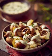 Champignons mit Knoblauchsauce
