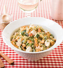 Salada russa de massa com molho tártaro