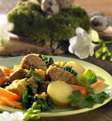 Lamm mit Blattspinat, Kartoffeln und Möhren