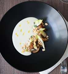 Vellutata di indivia belga con pere caramellate e coriandolo (di Mirko Ronzoni)