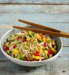 Salată thailandeză crocantă cu arahide