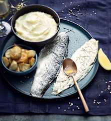 Bar et topinambours rôtis, purée de panais