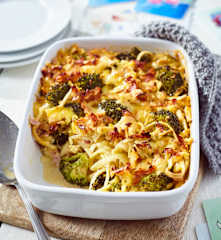 Brokkoli-Spätzle-Auflauf mit Käse-Schinken-Sauce