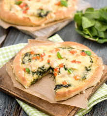 Pizza bianco ze szpinakiem