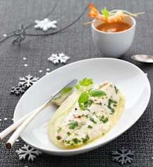 Bisque de crevettes à l'orange, bar aux herbes et purée de panais