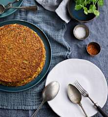 Arroz com carne picada, feijão-verde e especiarias