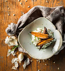 Gebackene Süßkartoffeln mit Knoblauchdip