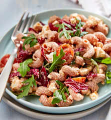 Würziger Dinkelnudelsalat