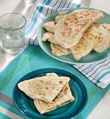 Gözleme de cordero con espinacas, berenjena y feta