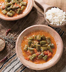 Okras con tomate (Argelia)