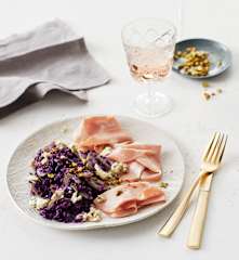 Rotkohl-Slaw mit Pistazien