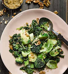 Zimní zelenina s oříškovým máslem