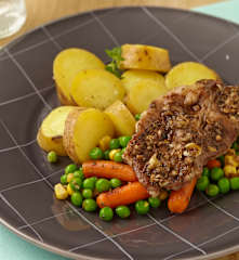 Vepřové maso na česneku se zeleninou a bramborami