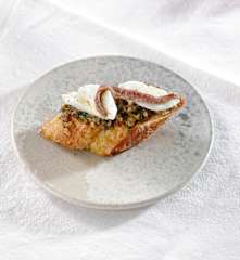 Bruschette mit Walnusspaste und Büffel-Mozzarella