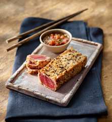 Sashimi vom Thunfisch mit Limetten-Sesam-Vinaigrette