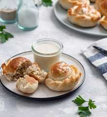 Bieszczadzkie knysze z sosem czosnkowym