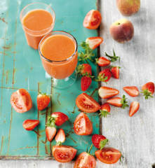 Sumo de tomate, cenoura, morango e pêssego