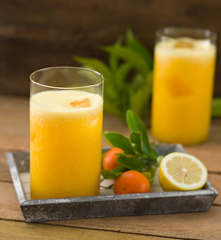 Zumo integral de mandarina y naranja