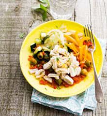 Sałatka prowansalska z kalmarami